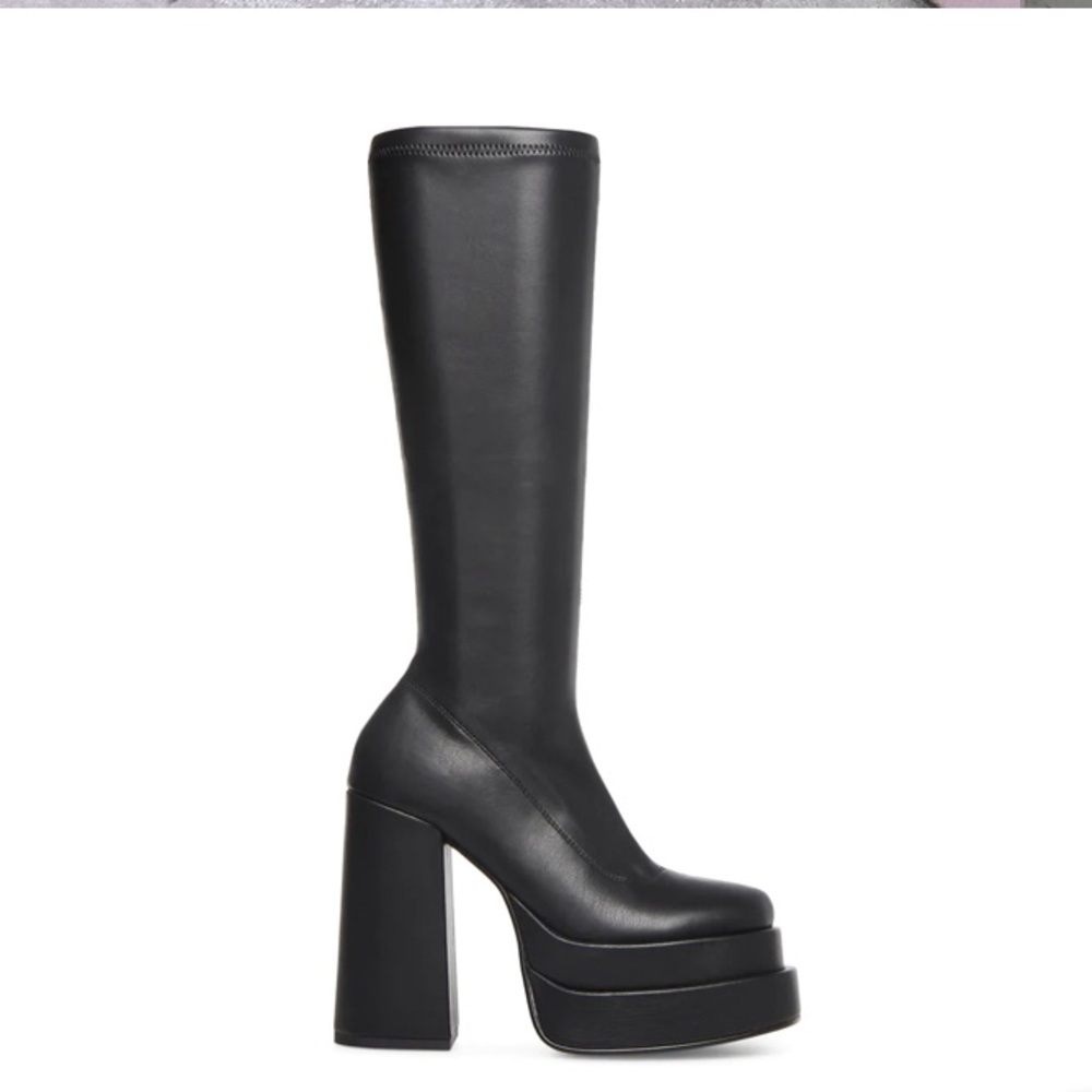 NWOT Steve Madden Cyprus Black Platform Boot 8.5